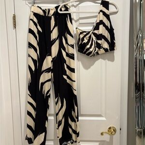 Black & White Zebra Print Two-Piece Set – NWT – Size Small